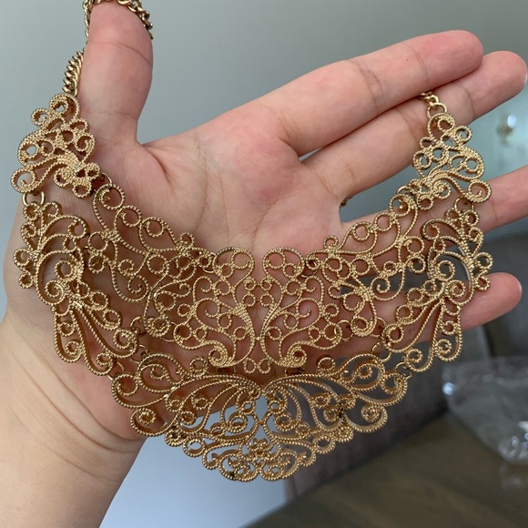 Gold statement necklace - Picture 2 of 2